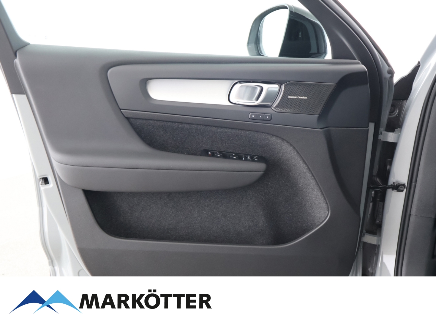 Fahrzeugabbildung Volvo XC40 B4 Plus Black Edition/PIXEL-LED/AHK/360°CAM