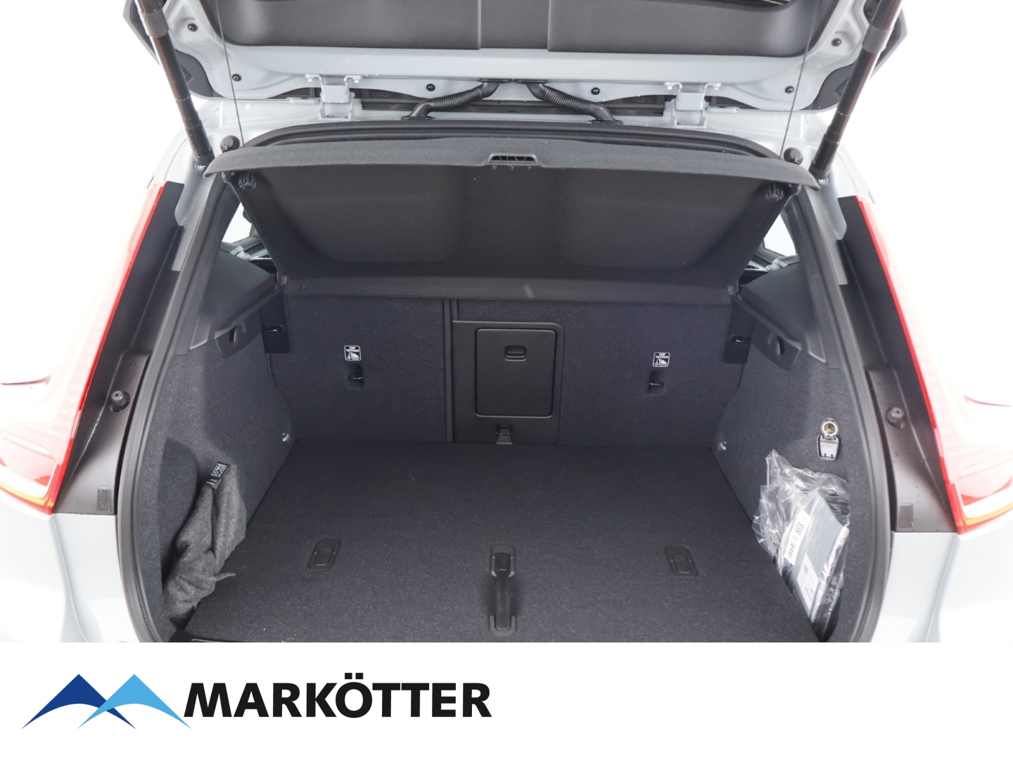Fahrzeugabbildung Volvo XC40 B4 Plus Black Edition/PIXEL-LED/AHK/360°CAM