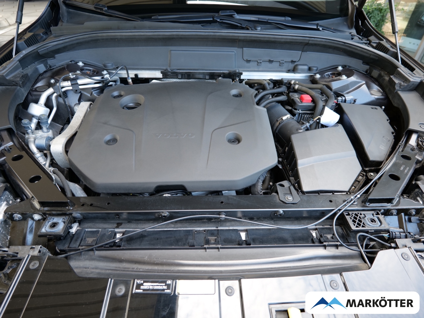 Fahrzeugabbildung Volvo XC60 B4 Plus Dark 360CAM/Harman Kardon/AHK/