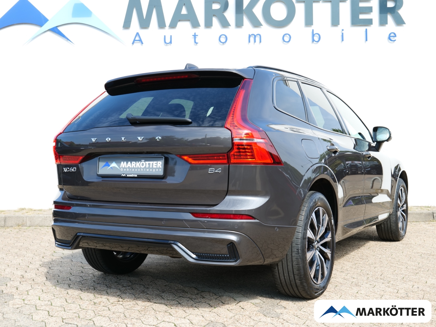 Fahrzeugabbildung Volvo XC60 B4 Plus Dark 360CAM/Harman Kardon/AHK/