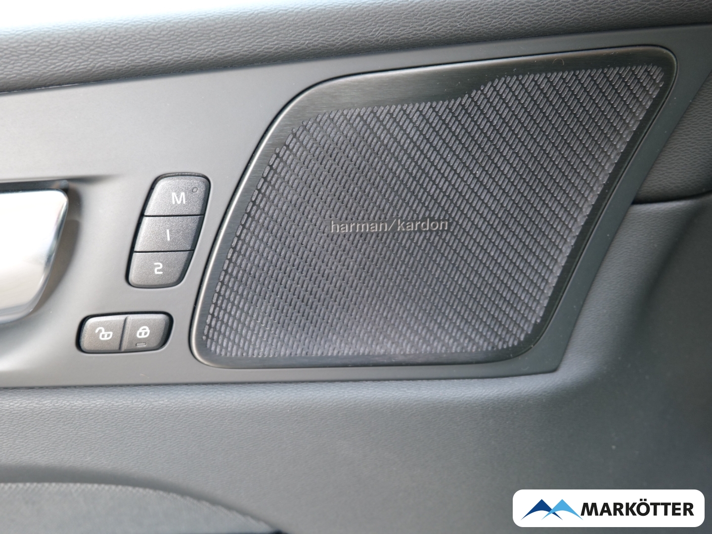 Fahrzeugabbildung Volvo XC60 B4 Plus Dark 360CAM/Harman Kardon/AHK/