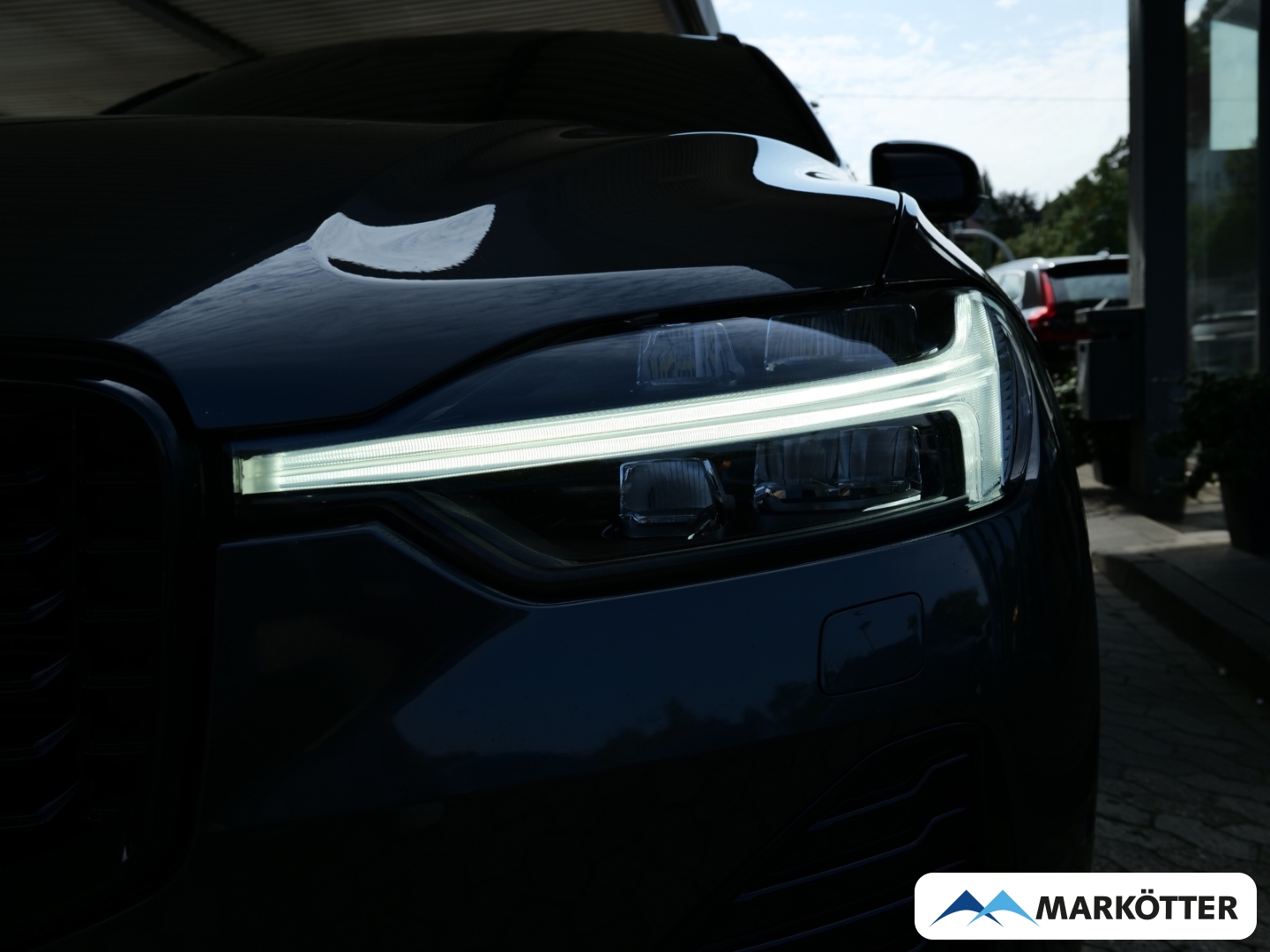 Fahrzeugabbildung Volvo XC60 B4 Plus Dark 360CAM/Harman Kardon/AHK/