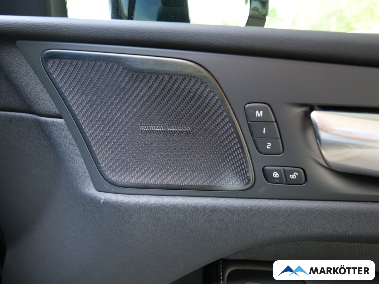 Fahrzeugabbildung Volvo XC60 B4 Plus Dark 360CAM/Harman Kardon/AHK/