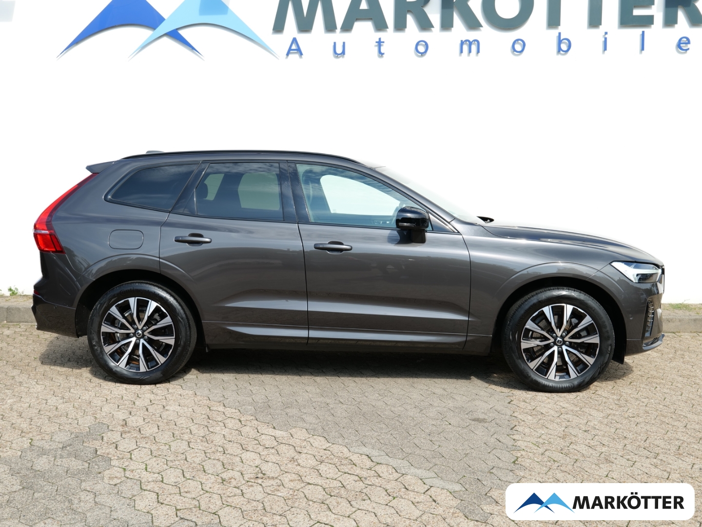 Fahrzeugabbildung Volvo XC60 B4 Plus Dark 360CAM/Harman Kardon/AHK/