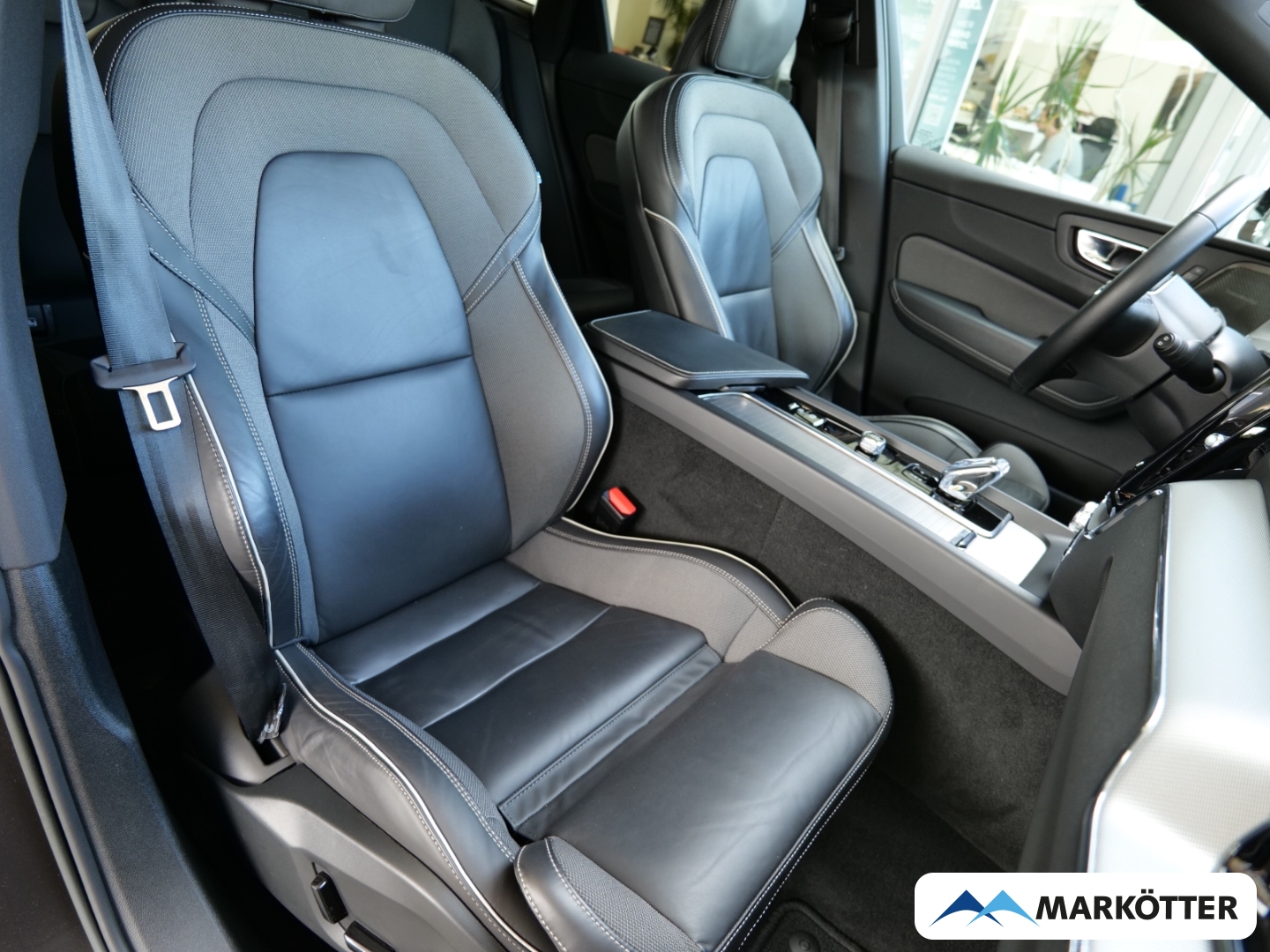Fahrzeugabbildung Volvo XC60 B4 Plus Dark 360CAM/Harman Kardon/AHK/
