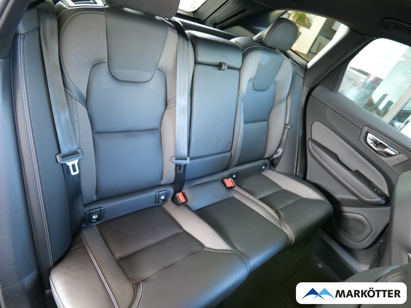 Fahrzeugabbildung Volvo XC60 B4 Plus Dark 360CAM/Harman Kardon/AHK/