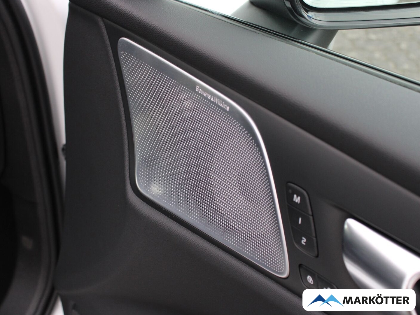 Fahrzeugabbildung Volvo V60 B4 Ultra Dark DAB+/H&K/Massagesitze/SHZ/PANO