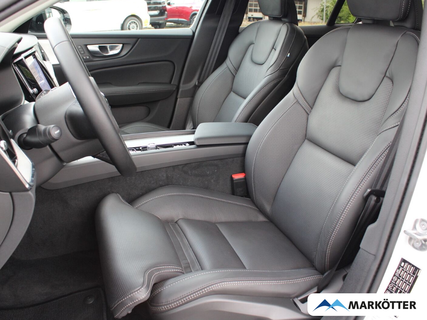 Fahrzeugabbildung Volvo V60 B4 Ultra Dark DAB+/H&K/Massagesitze/SHZ/PANO