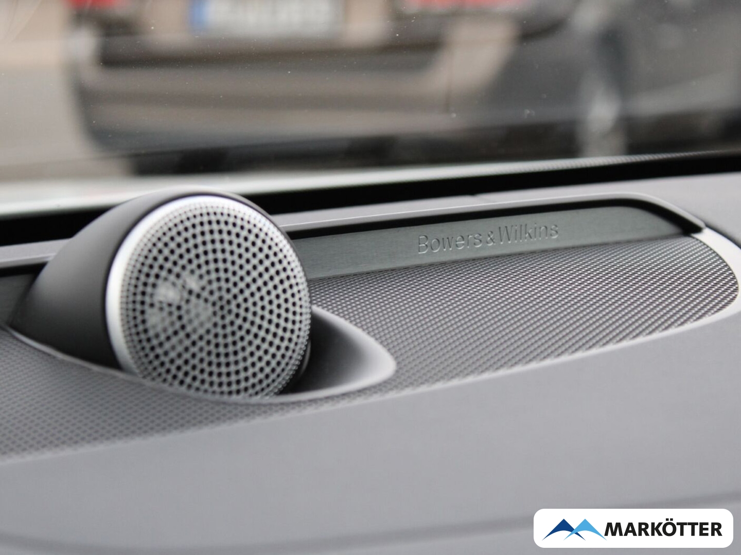 Fahrzeugabbildung Volvo V60 B4 Ultra Dark DAB+/H&K/Massagesitze/SHZ/PANO