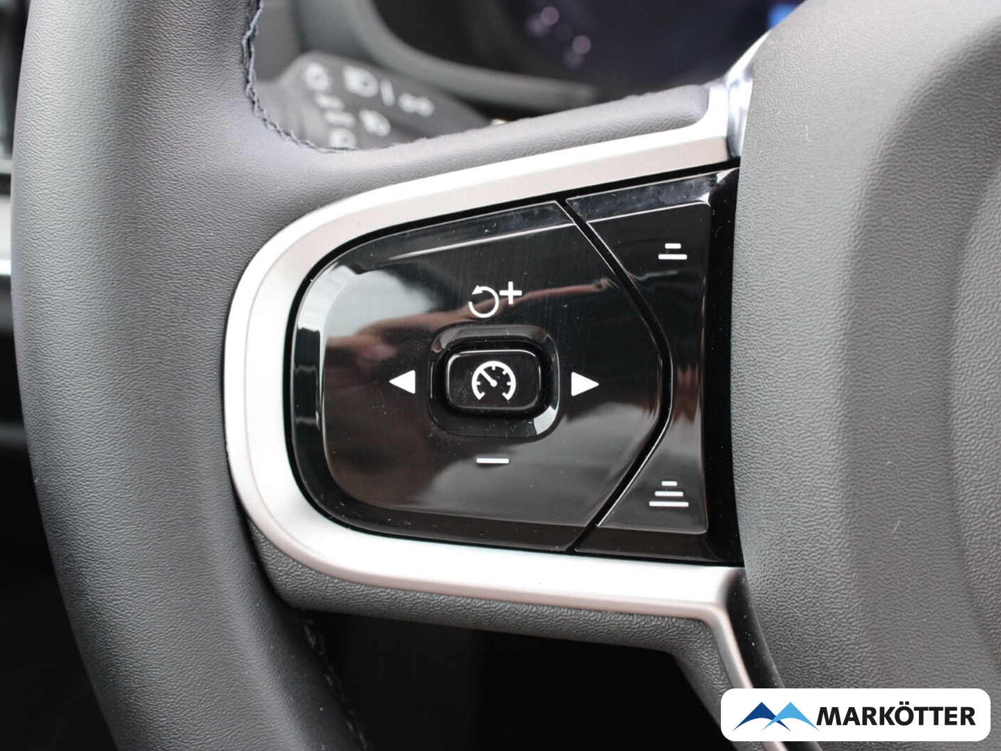 Fahrzeugabbildung Volvo V60 B4 Ultra Dark DAB+/H&K/Massagesitze/SHZ/PANO