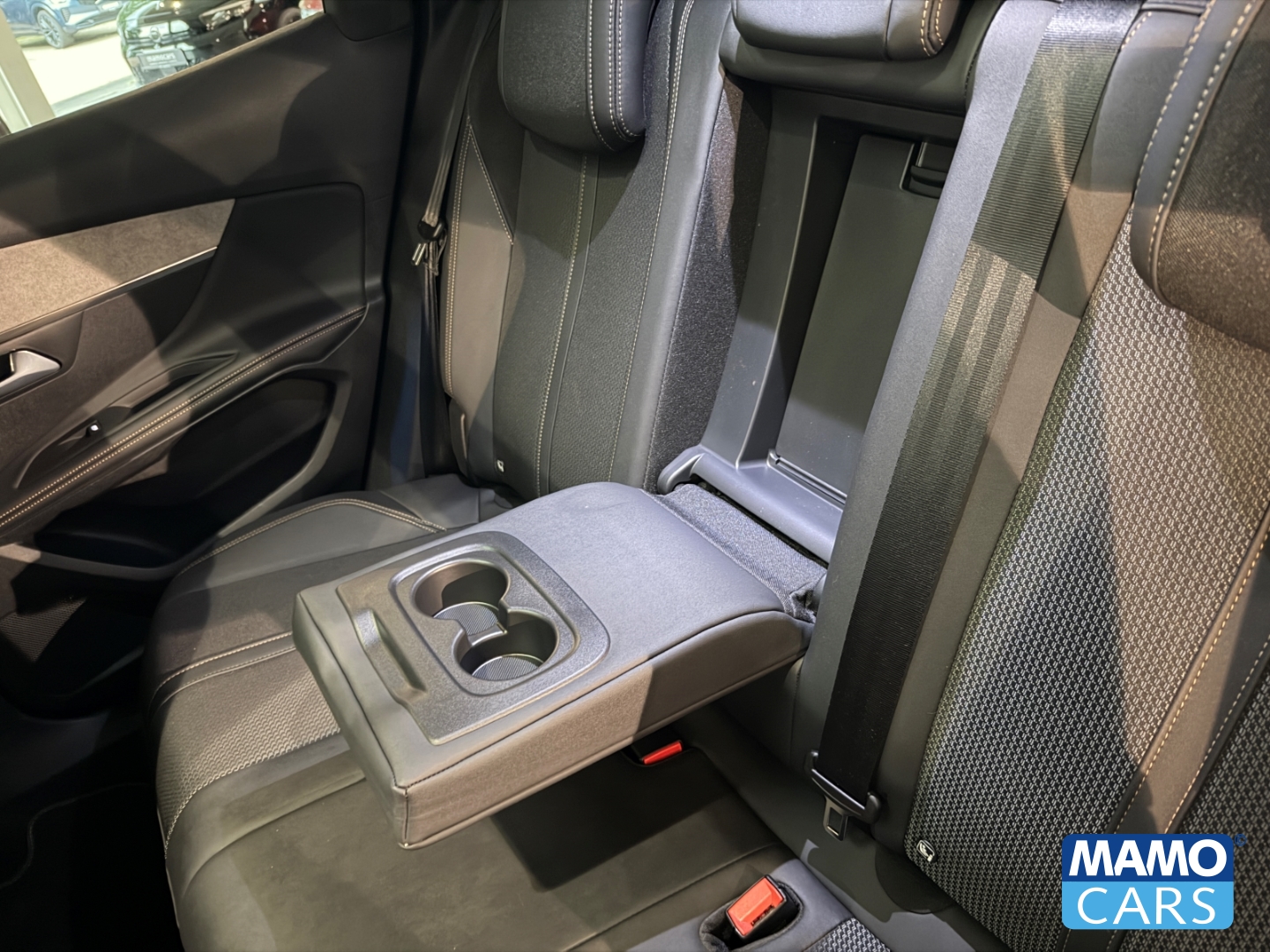 Fahrzeugabbildung Peugeot 3008 GT 1.2 PureTech ACC/BLIS/CAM/PANO/SHZ/APPLE