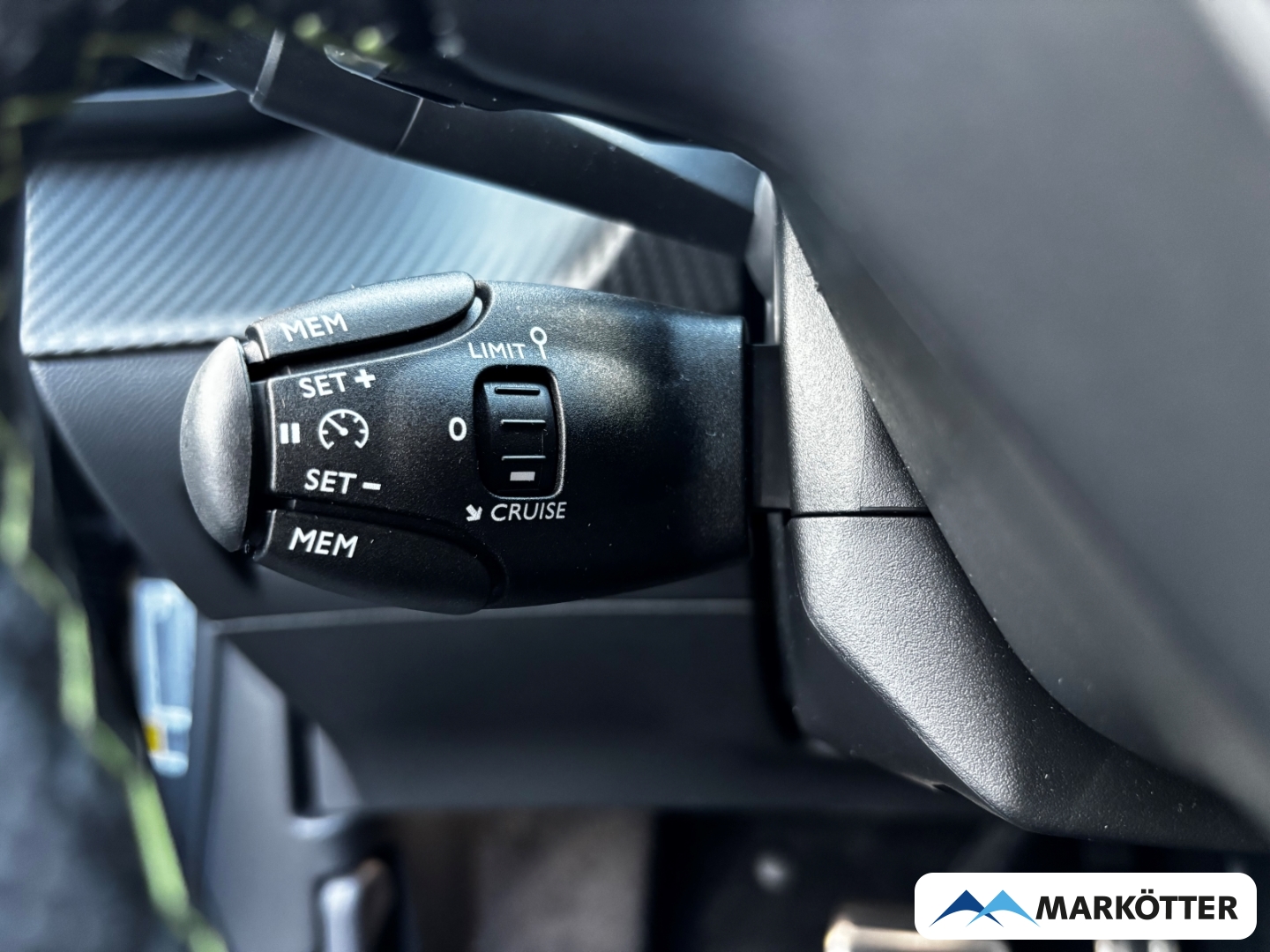 Fahrzeugabbildung Peugeot 2008 GT ALCANTARA/CAM/DAB/APPLE/SHZ/ALLWETTER
