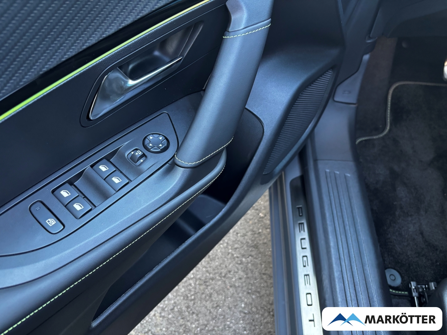 Fahrzeugabbildung Peugeot 2008 GT ALCANTARA/CAM/DAB/APPLE/SHZ/ALLWETTER