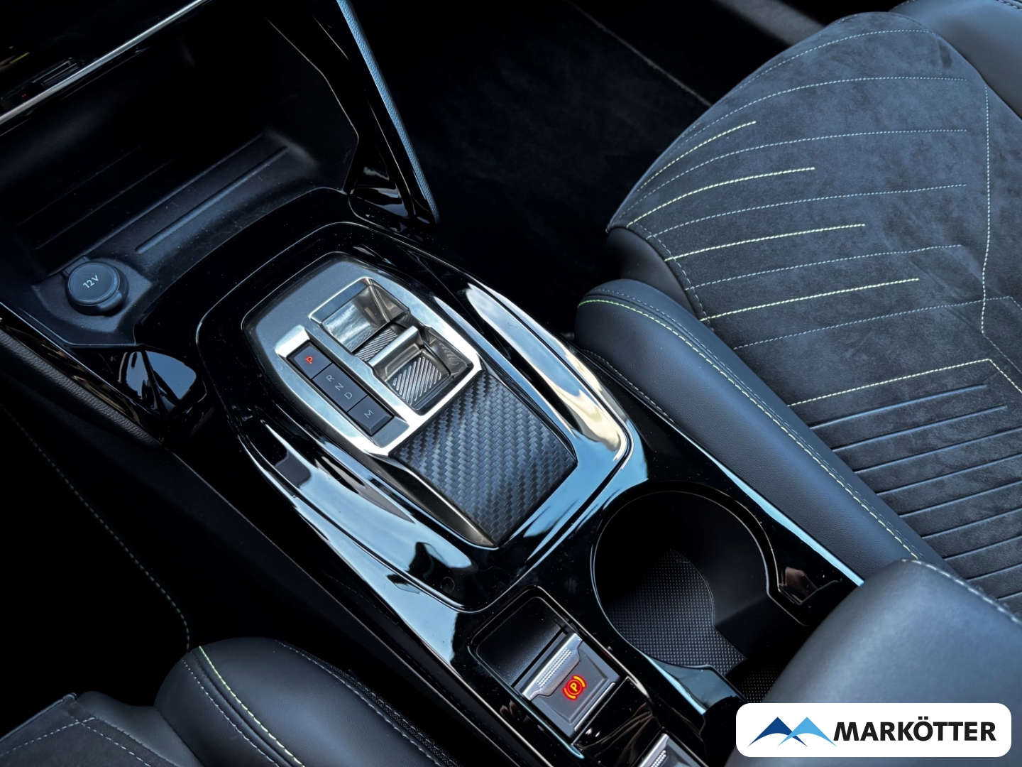 Fahrzeugabbildung Peugeot 2008 GT ALCANTARA/CAM/DAB/APPLE/SHZ/ALLWETTER