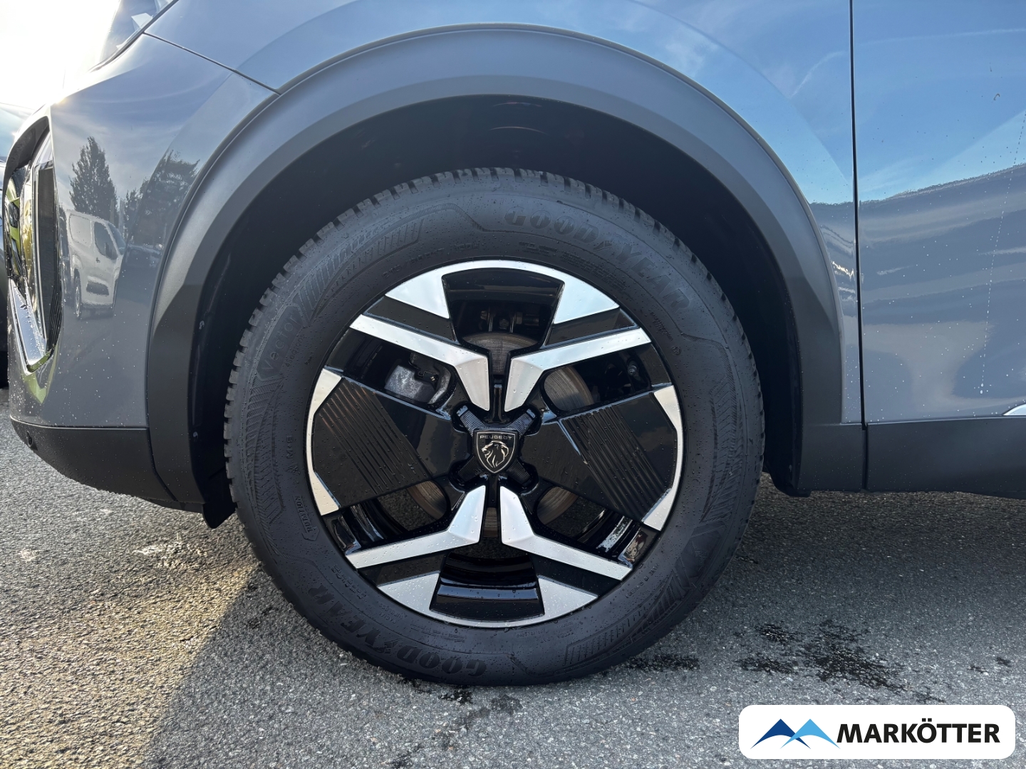 Fahrzeugabbildung Peugeot 2008 GT ALCANTARA/CAM/DAB/APPLE/SHZ/ALLWETTER