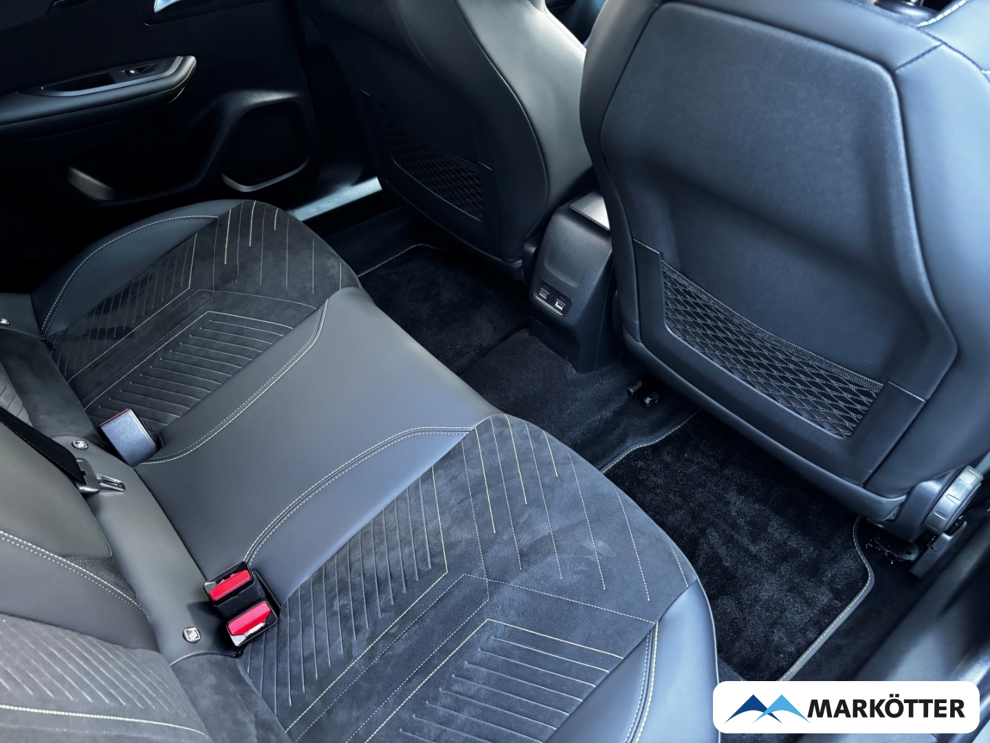 Fahrzeugabbildung Peugeot 2008 GT ALCANTARA/CAM/DAB/APPLE/SHZ/ALLWETTER
