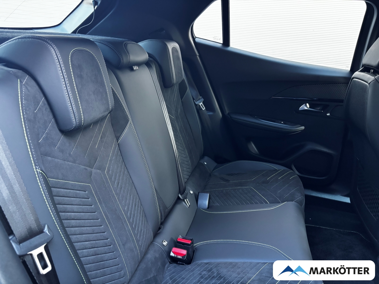 Fahrzeugabbildung Peugeot 2008 GT ALCANTARA/CAM/DAB/APPLE/SHZ/ALLWETTER