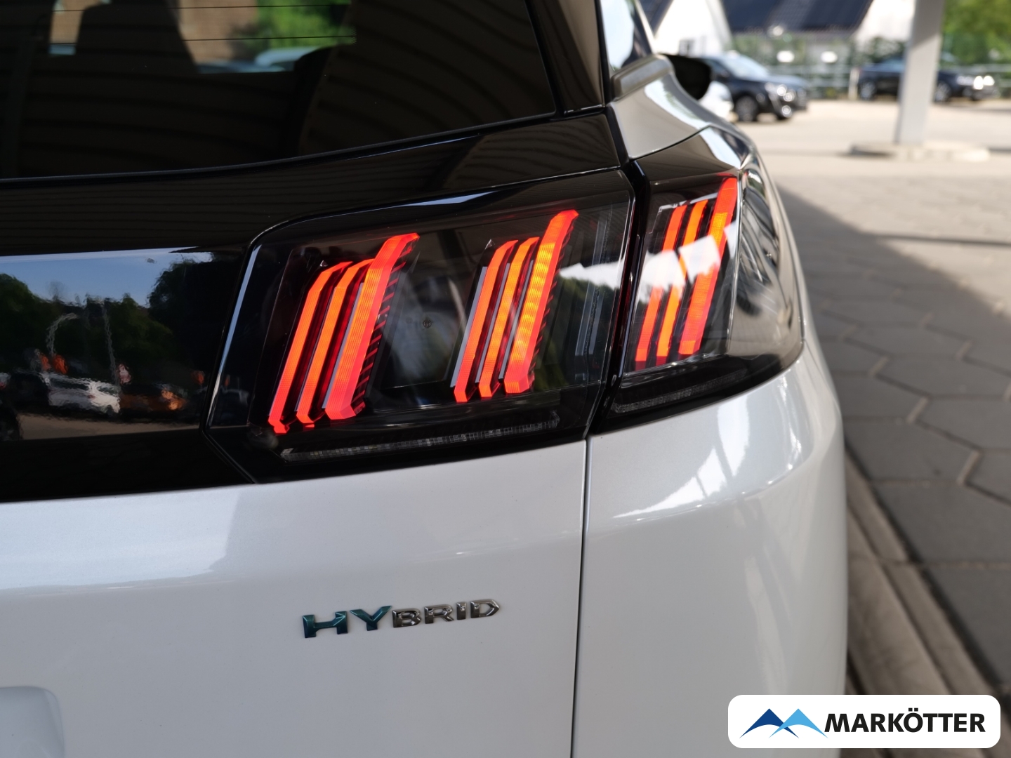 Fahrzeugabbildung Peugeot 3008 Hybrid 225 GT 360CAM/BLIS/PDC/TEMP