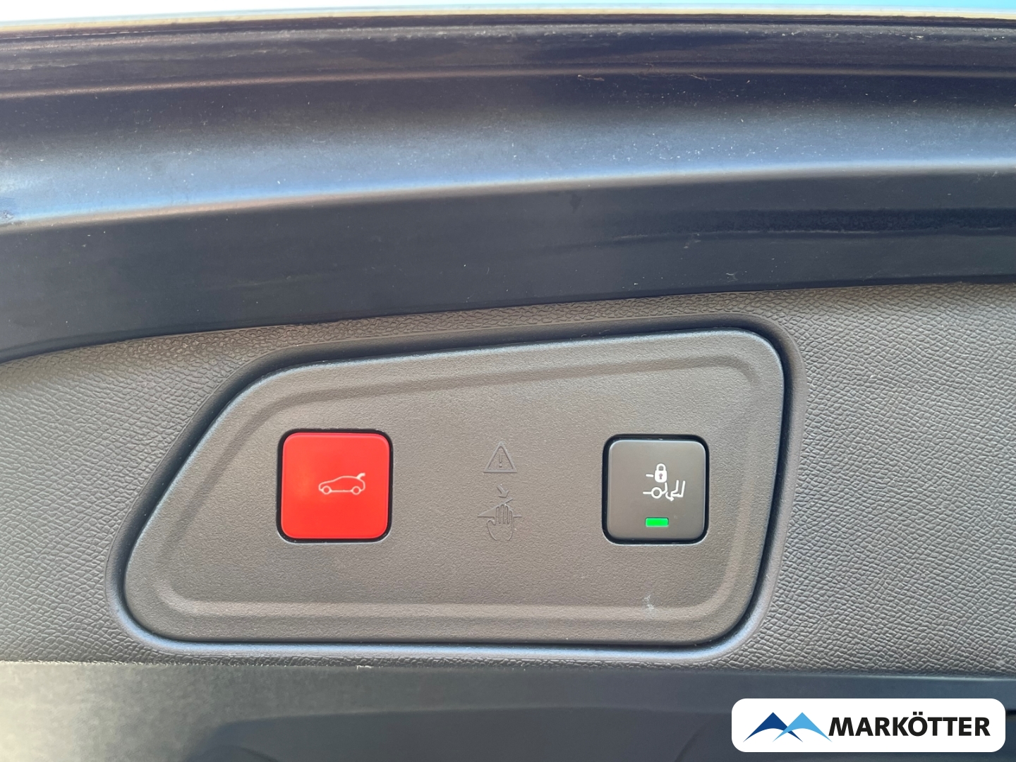 Fahrzeugabbildung Peugeot 3008 Hybrid 225 GT 360CAM/BLIS/PDC/TEMP