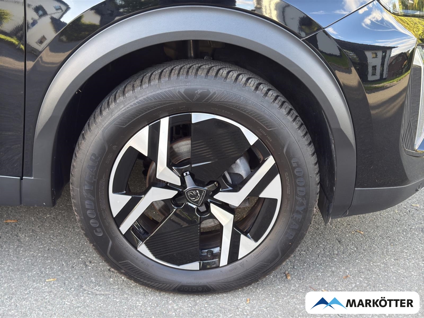 Fahrzeugabbildung Peugeot 2008 GT CAM/LED/MASSAGE/NAVI/ALCANTARA/SH/TEMP
