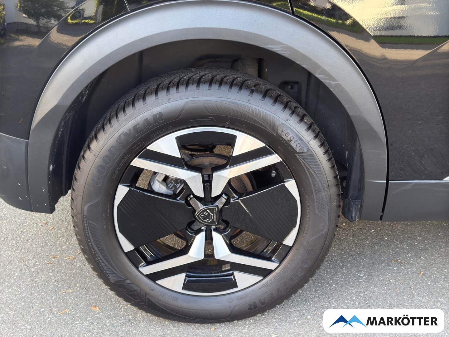 Fahrzeugabbildung Peugeot 2008 GT CAM/LED/MASSAGE/NAVI/ALCANTARA/SH/TEMP