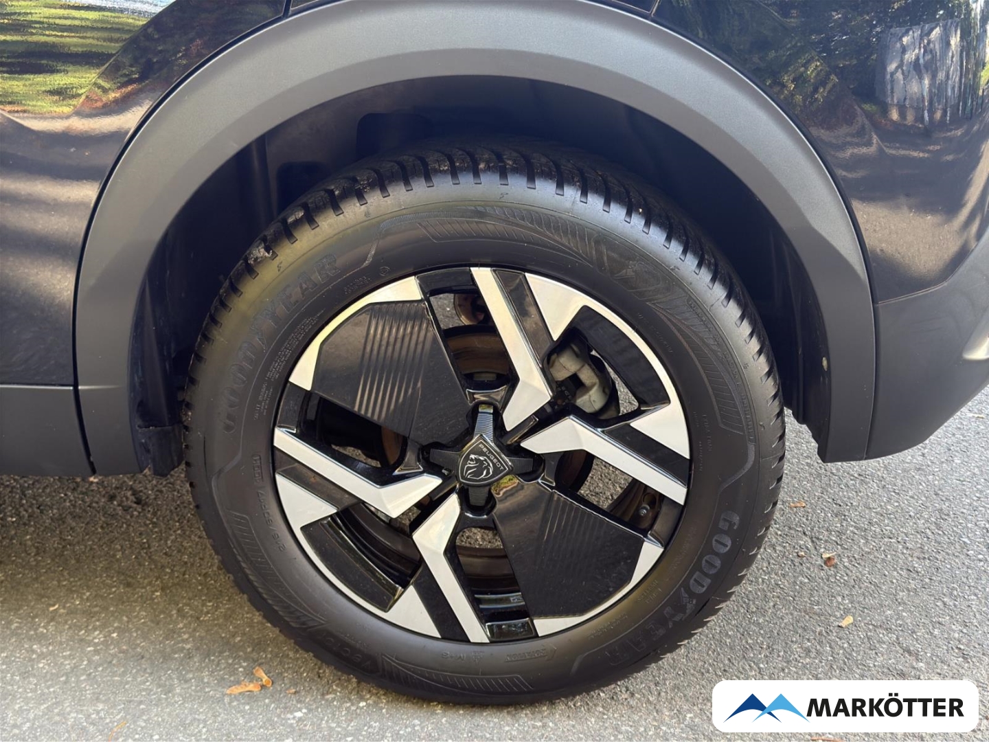 Fahrzeugabbildung Peugeot 2008 GT CAM/LED/MASSAGE/NAVI/ALCANTARA/SH/TEMP