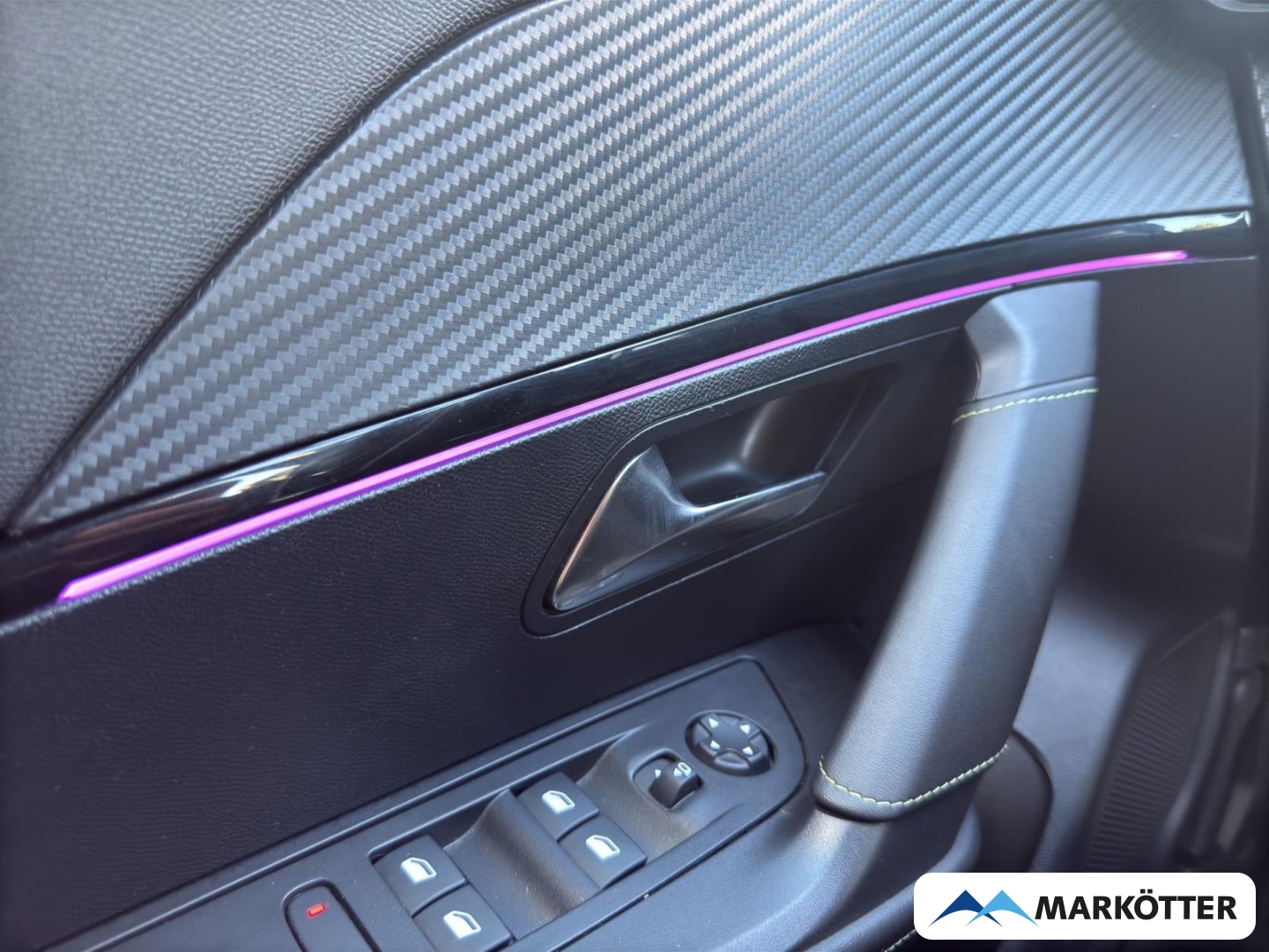 Fahrzeugabbildung Peugeot 2008 GT CAM/LED/MASSAGE/NAVI/ALCANTARA/SH/TEMP