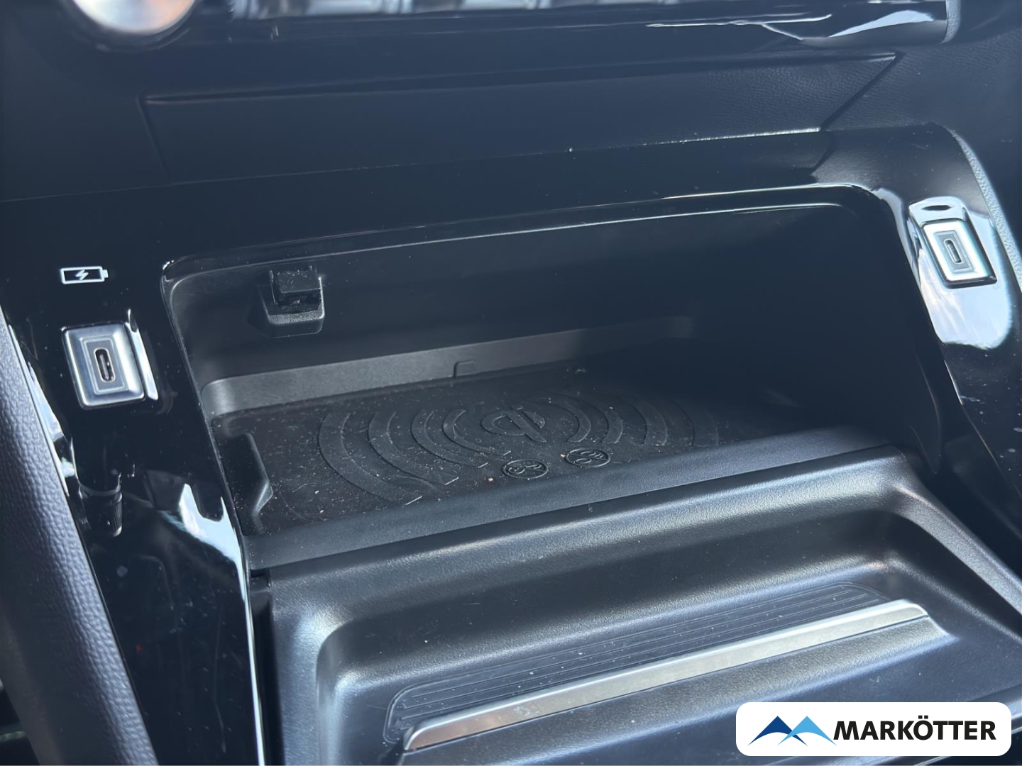 Fahrzeugabbildung Peugeot 2008 GT CAM/LED/MASSAGE/NAVI/ALCANTARA/SH/TEMP