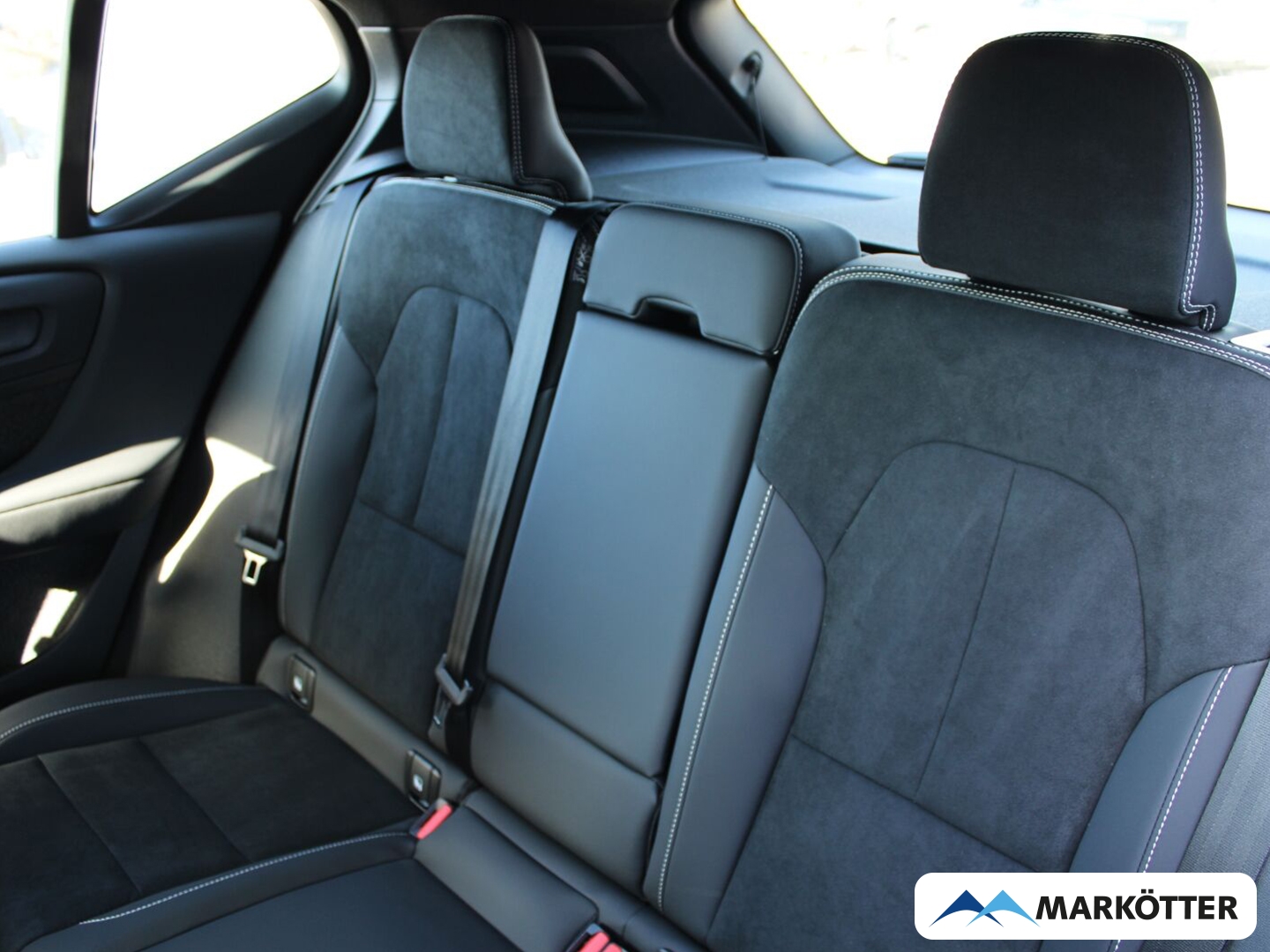 Fahrzeugabbildung Volvo XC40 B4 Plus Dark 2WD/Drivers Awareness/SHZ/LHZ/