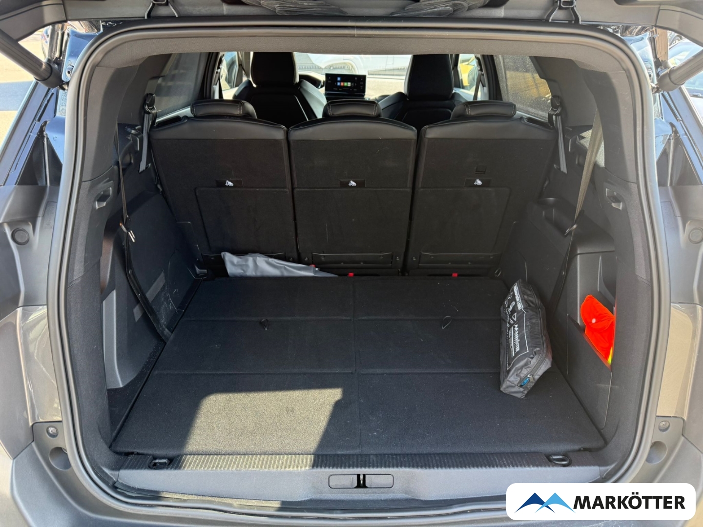 Fahrzeugabbildung Peugeot 5008 1.5GT 7-Sitzer ACC/BLIS/CAM/LED/PDC/SH/TEMP