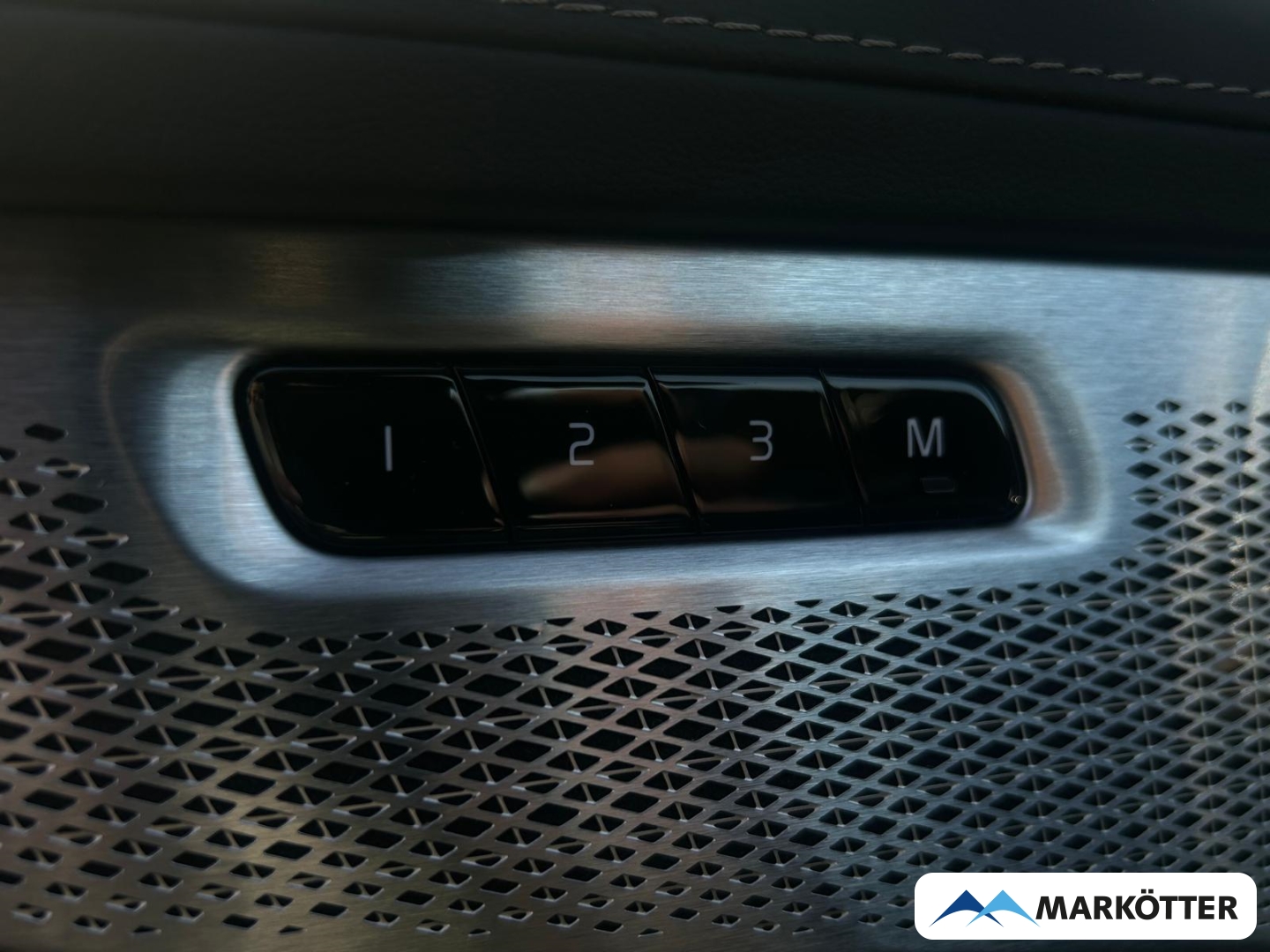 Fahrzeugabbildung Volvo XC90 Ultra Black Edition AWD 7-Sitzer AHK/Massage