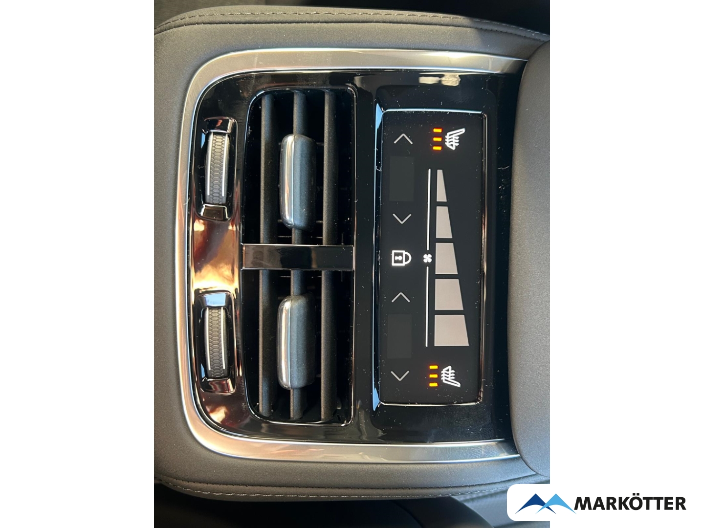 Fahrzeugabbildung Volvo XC90 Ultra Black Edition AWD 7-Sitzer AHK/Massage