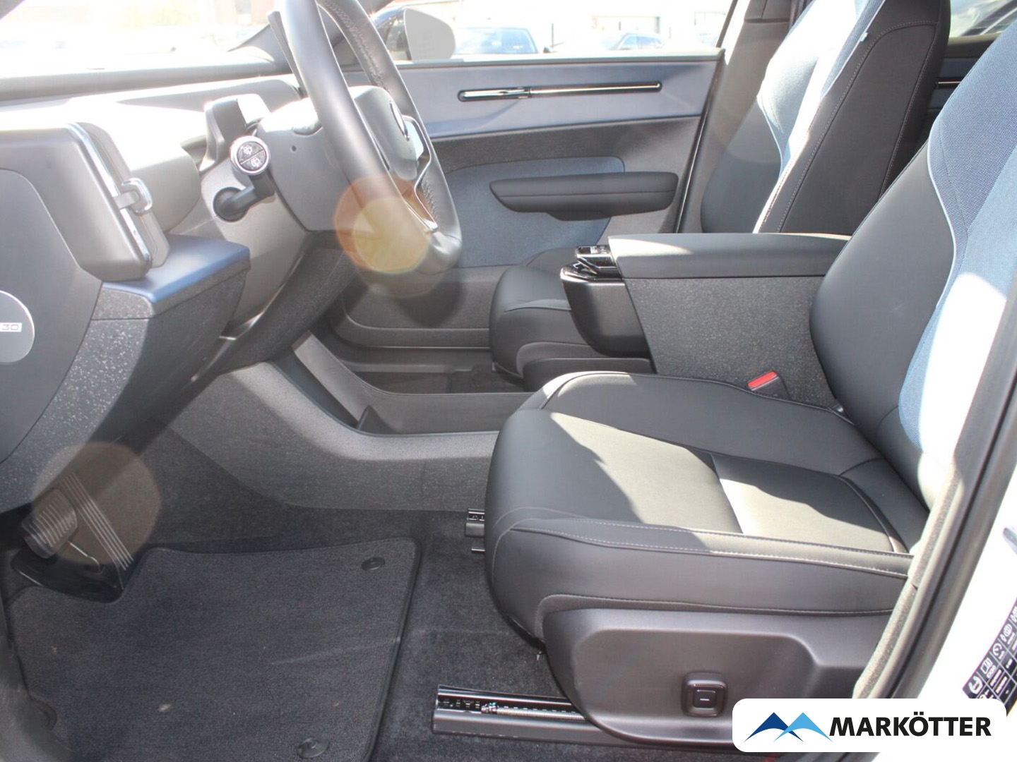 Fahrzeugabbildung Volvo EX30 Ultra Extended Range SHZ/LHZ/360/WP/BLIS