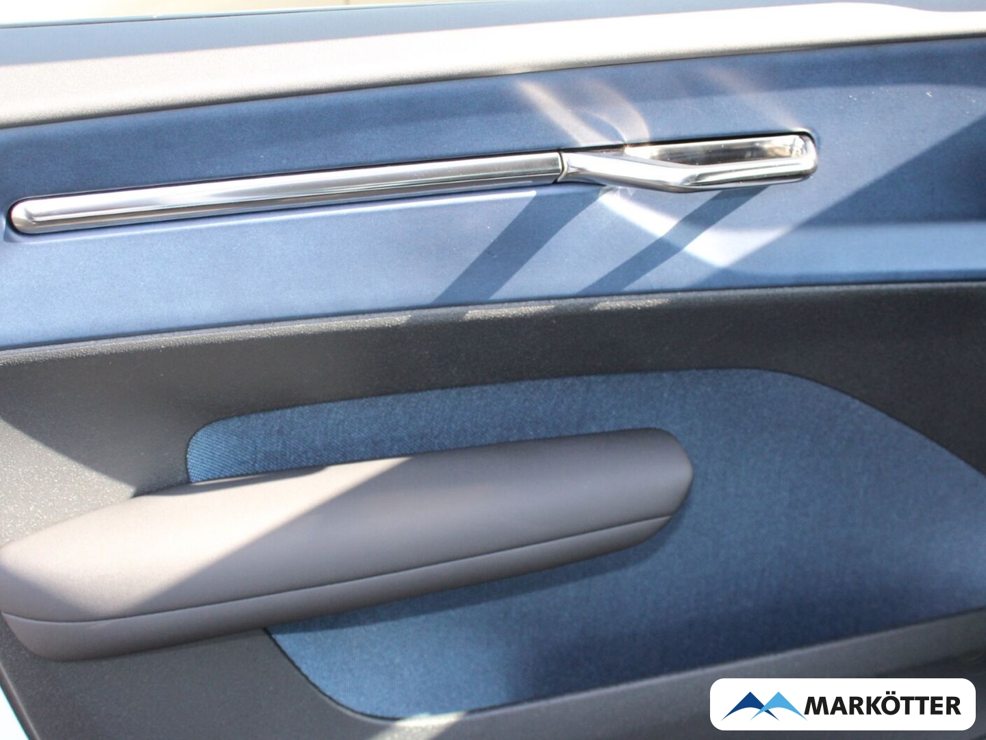 Fahrzeugabbildung Volvo EX30 Ultra Extended Range SHZ/LHZ/360/WP/BLIS