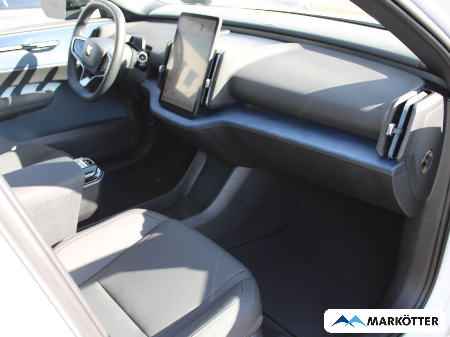 Fahrzeugabbildung Volvo EX30 Ultra Extended Range SHZ/LHZ/360/WP/BLIS