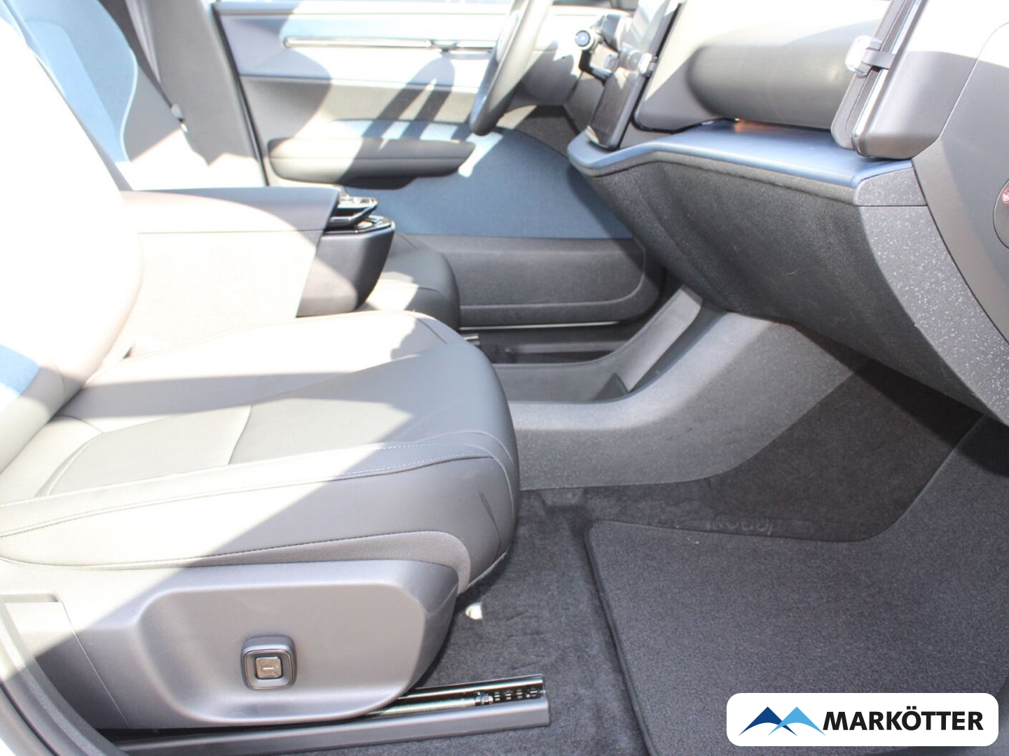 Fahrzeugabbildung Volvo EX30 Ultra Extended Range SHZ/LHZ/360/WP/BLIS