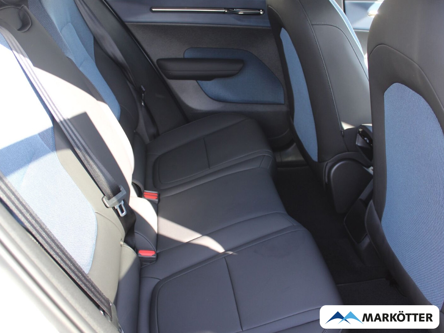 Fahrzeugabbildung Volvo EX30 Ultra Extended Range SHZ/LHZ/360/WP/BLIS