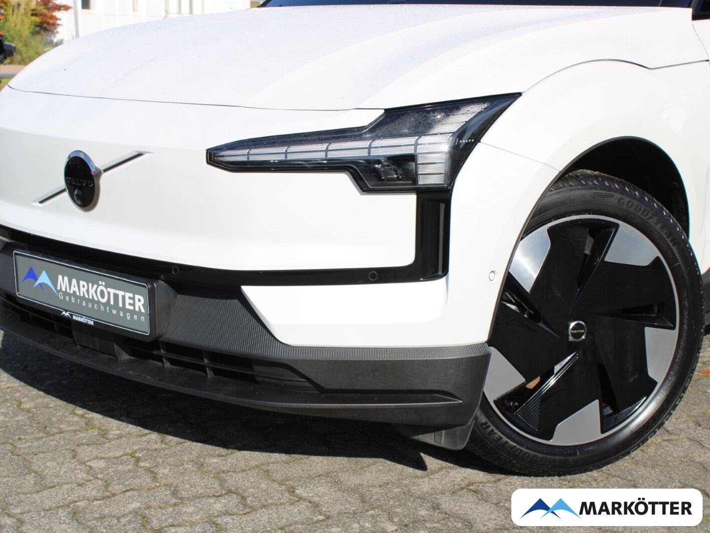 Fahrzeugabbildung Volvo EX30 Ultra Extended Range SHZ/LHZ/360/WP/BLIS