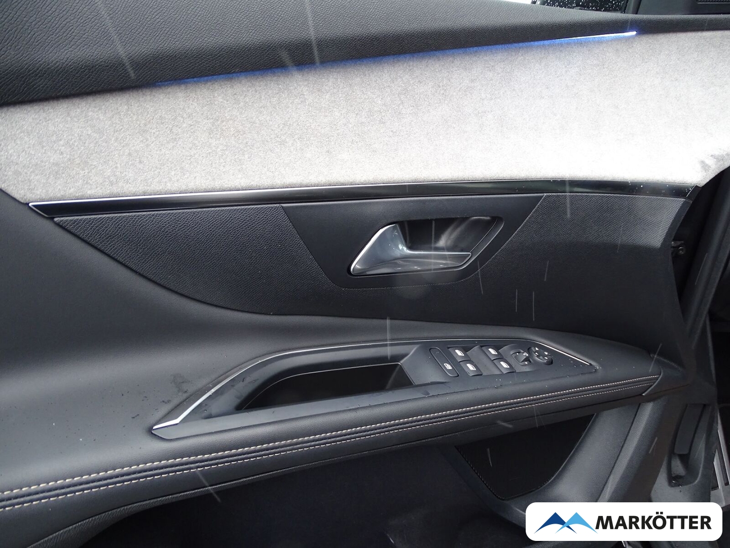 Fahrzeugabbildung Peugeot 5008 Hybrid 136 GT 7-Sitzer/LED/ACC/SHZ