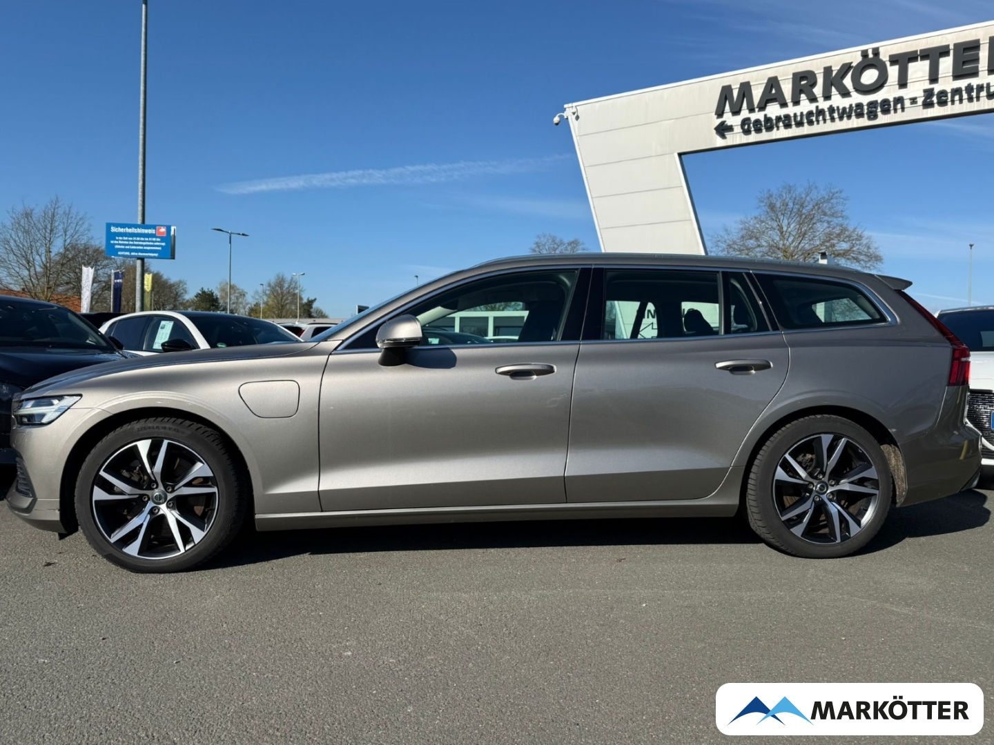 Fahrzeugabbildung Volvo V60 T6 AWD Core Recharge ACC/AHK/CAM/TEMP/LED