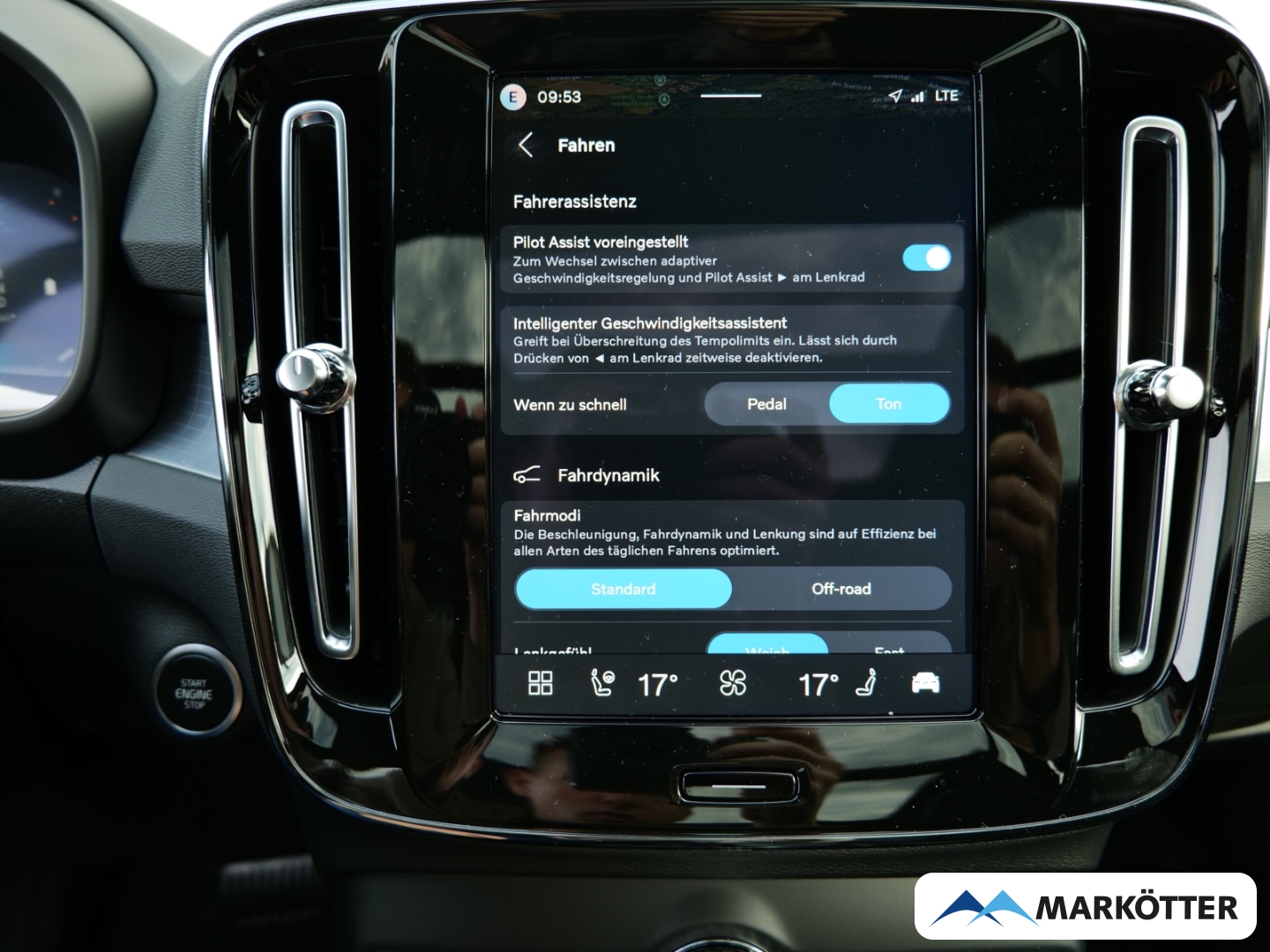 Fahrzeugabbildung Volvo XC40 Plus Black Edition B3/Pano/STHZ/LED-Paket
