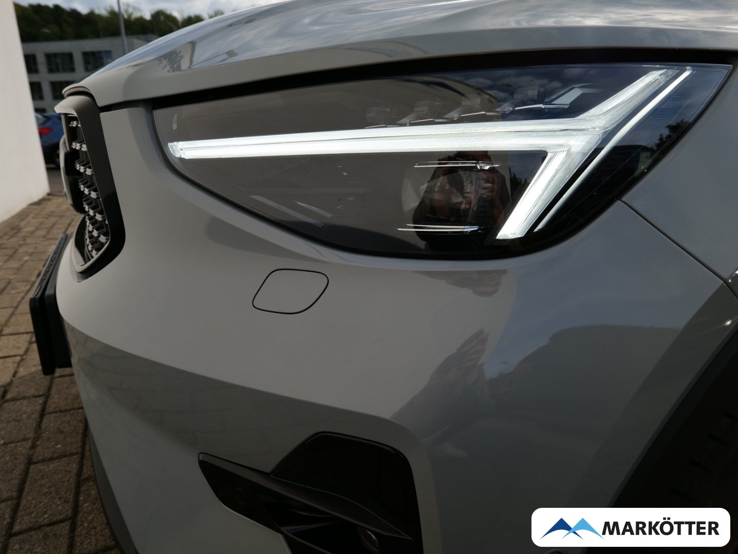 Fahrzeugabbildung Volvo XC40 Plus Black Edition B3/Pano/STHZ/LED-Paket