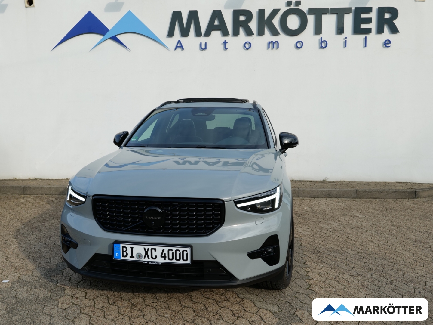 Fahrzeugabbildung Volvo XC40 Plus Black Edition B3/Pano/STHZ/LED-Paket