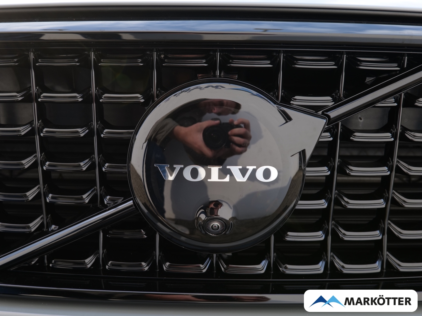 Fahrzeugabbildung Volvo XC40 Plus Black Edition B3/Pano/STHZ/LED-Paket