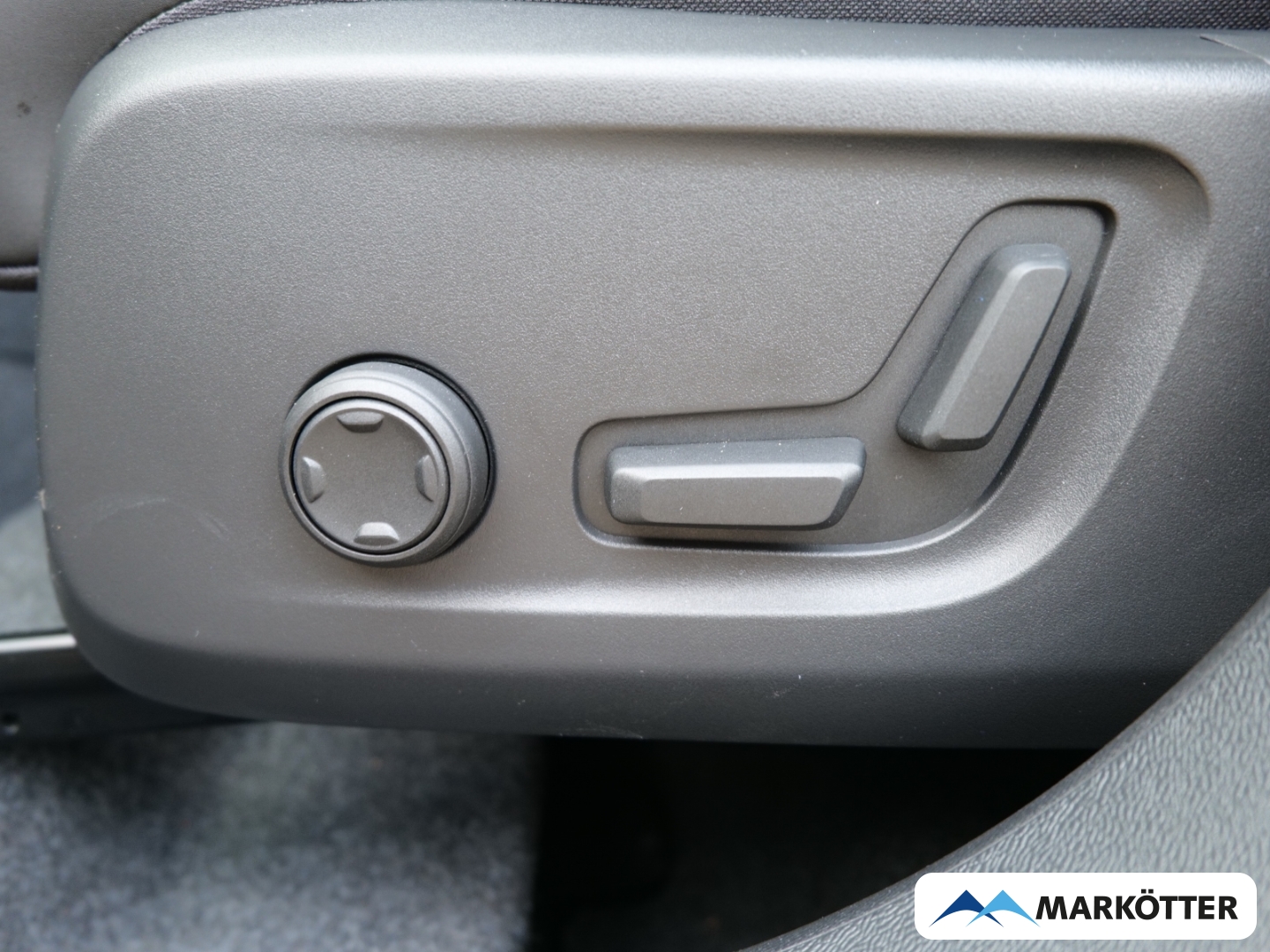 Fahrzeugabbildung Volvo XC40 Plus Black Edition B3/Pano/STHZ/LED-Paket