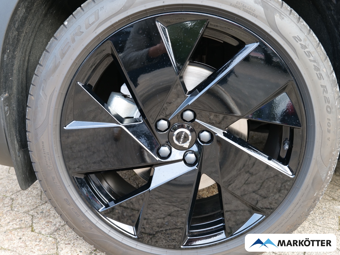 Fahrzeugabbildung Volvo XC40 Plus Black Edition B3/Pano/STHZ/LED-Paket