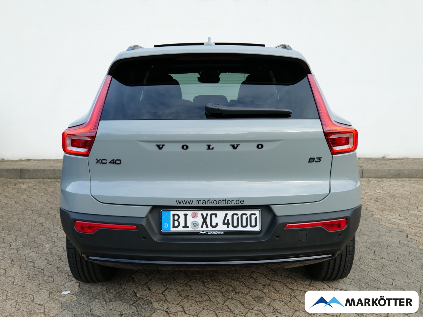 Fahrzeugabbildung Volvo XC40 Plus Black Edition B3/Pano/STHZ/LED-Paket