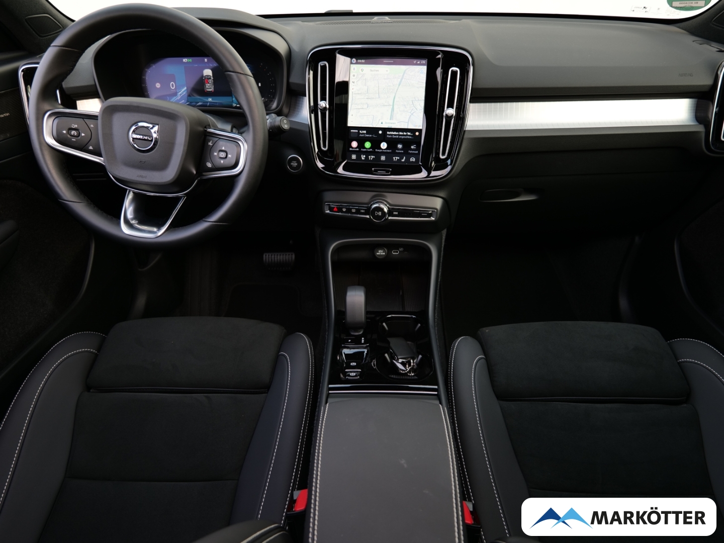 Fahrzeugabbildung Volvo XC40 Plus Black Edition B3/Pano/STHZ/LED-Paket