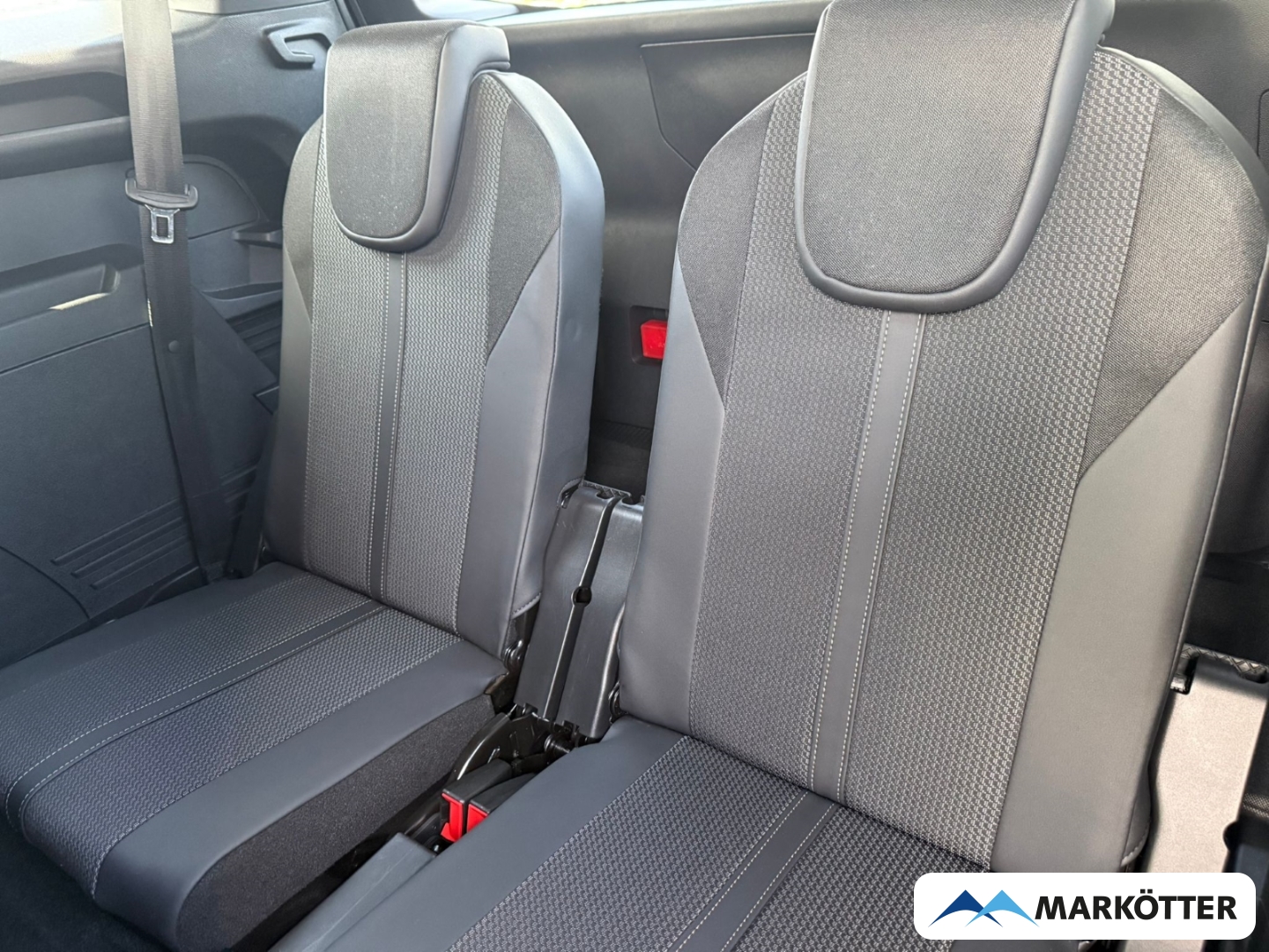 Fahrzeugabbildung Peugeot 5008 GT 7-Sitzer ACC/BLIS/CAM/NAVI/PANO/SHZ