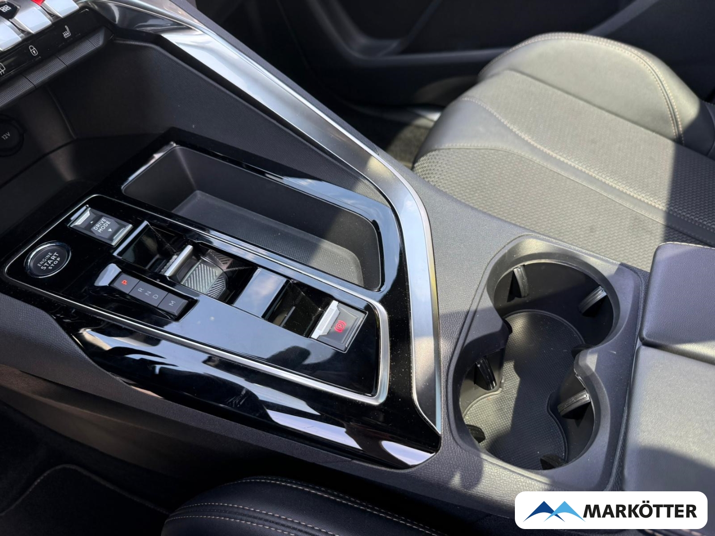 Fahrzeugabbildung Peugeot 3008 GT ACC/BLIS/CARPLY/360CAM/PANO/NAVI/LED
